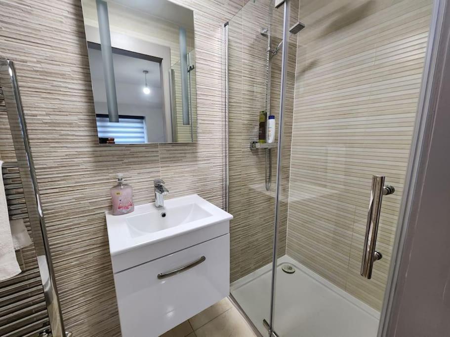 Horizon House, Modern 2-Bedroom Flat 2, Parking, Netflix, Oxford Buitenkant foto