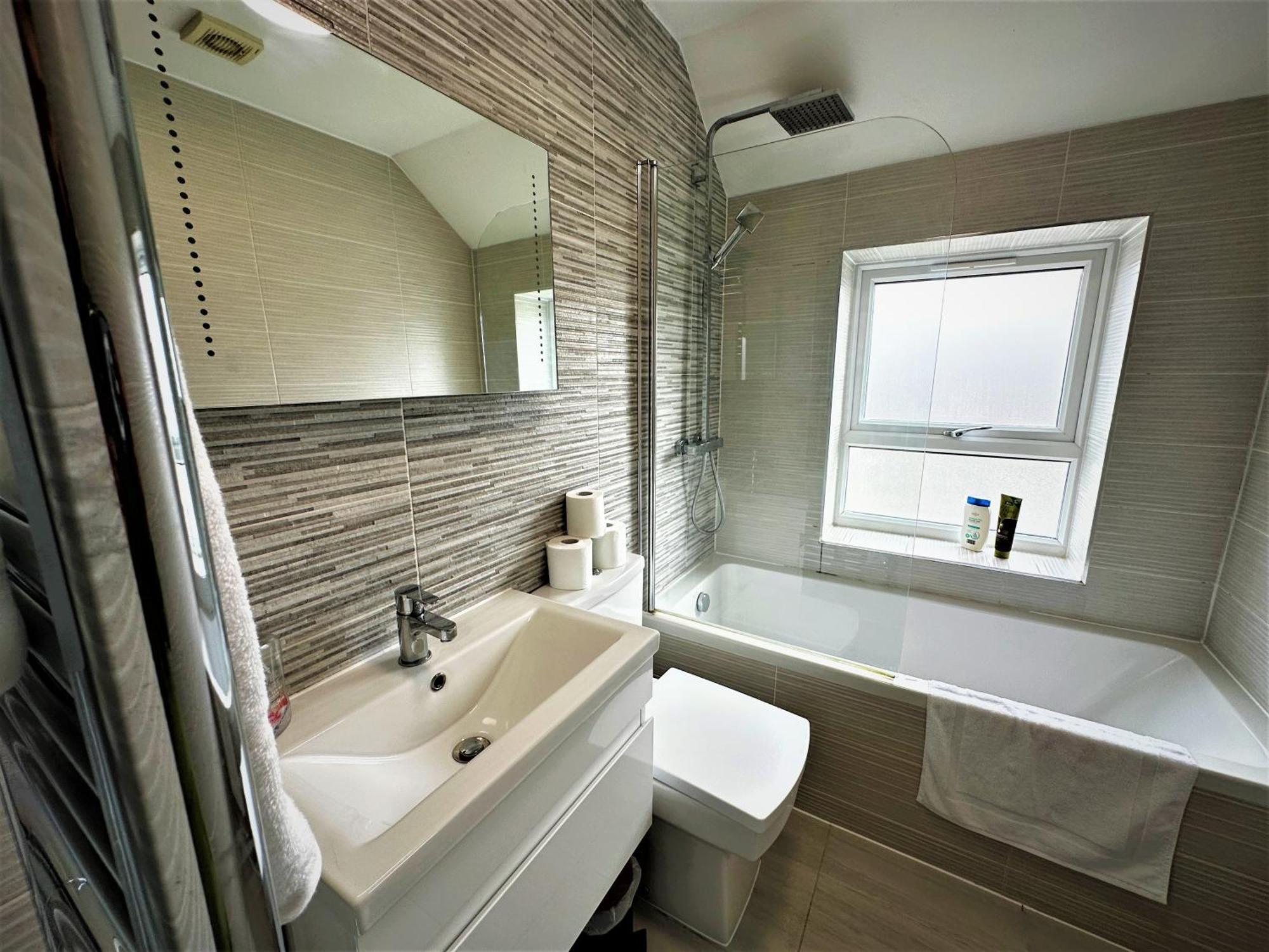 Horizon House, Modern 2-Bedroom Flat 2, Parking, Netflix, Oxford Buitenkant foto